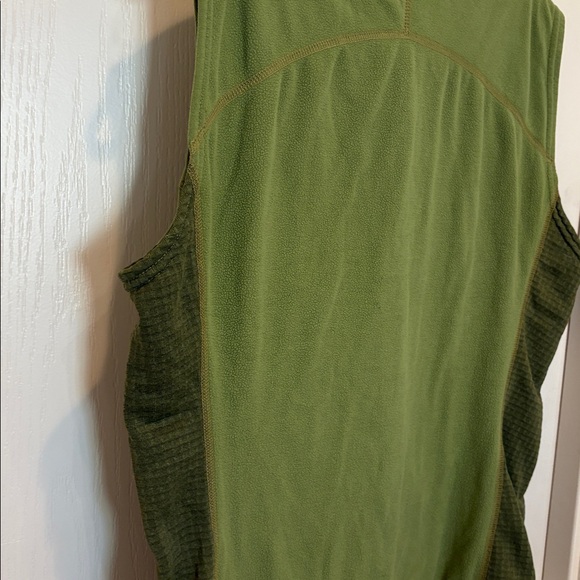 Men’s Patagonia R1 Green Vest Medium Project Jacket Coat - Picture 8 of 10